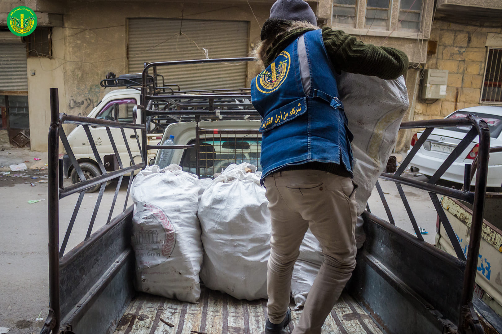 كخلية نحل نعمل بلا كلل ولا تعب في حلب